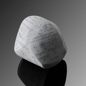 Mathematik Geschenk: handbemalter Gömböc aus Porzellan mit mathematischen Formeln